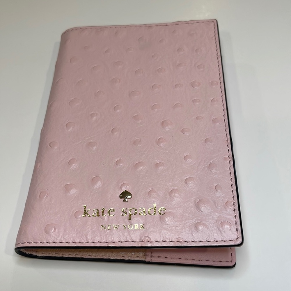 NWOT Kate Spade Passport holder